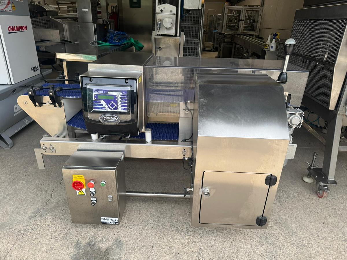Used FORTRESS METAL DETECTOR