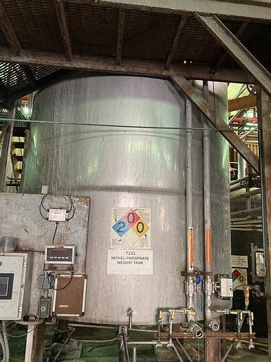 Used Used approximately 5000 gallon vertical stainless steel mix tank