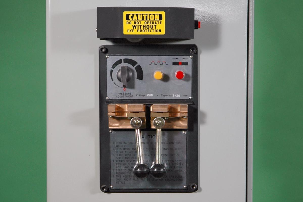 DCM-4TS Vertical Bandsaw