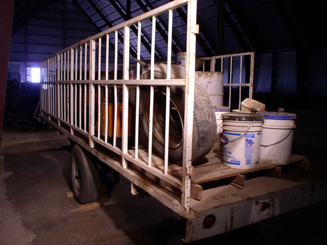 Used 20' Flatbed Trailer; Gooseneck Type; Single Tire; 7000 LB. Cap.; W/Side Racks