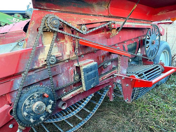 Used 2005 Spudnik 6140 Potato Windrower