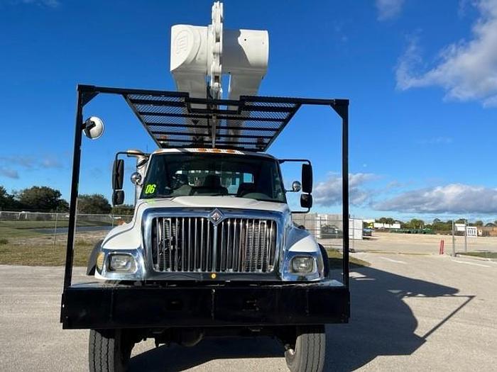 Used Altec AM55E-MH 60ft Bucket Boom with Material Handler on 2006 International 4300 4x4 Utility Truck - C00287