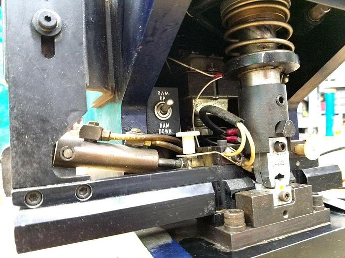 Used Electric Pneumatic Terminal Crimping Machine AMP Wire Crimp
