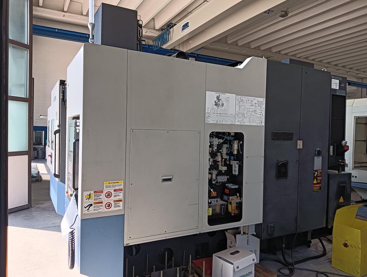 Used CENTRO DE MECANIZADO VERTICAL DE 5 EJES DOOSAN VC 630 5AX (2015)