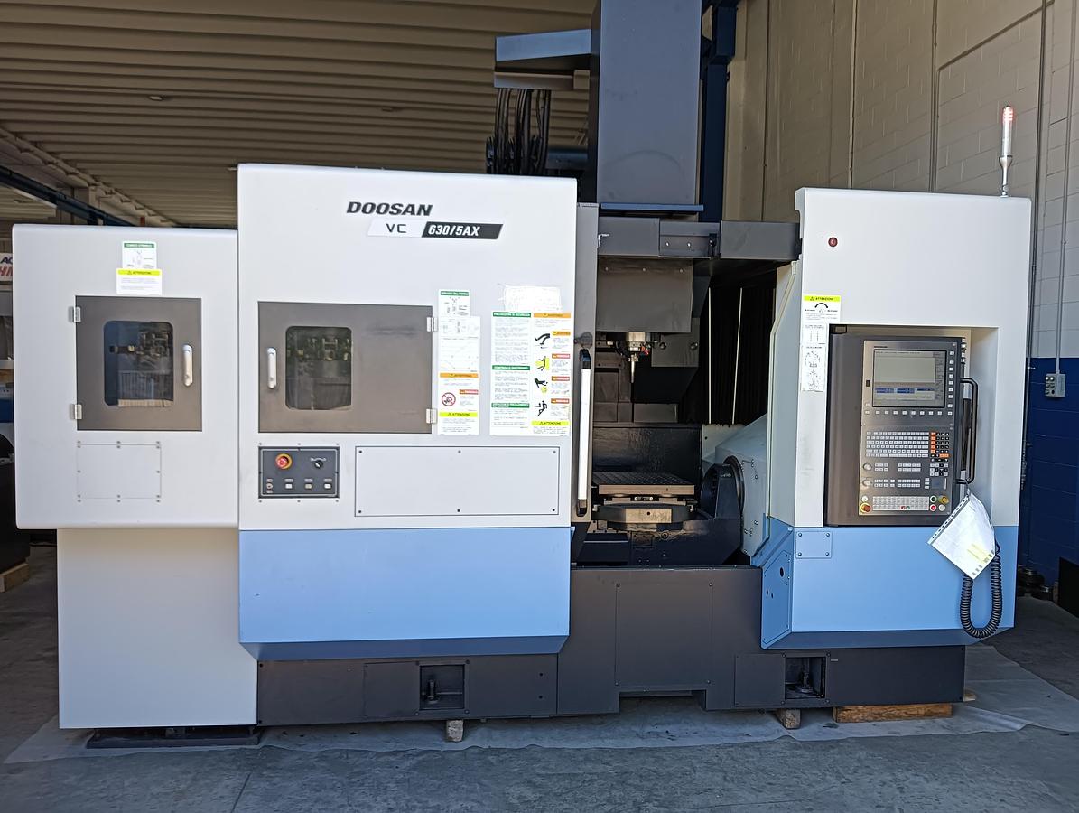 Used CENTRO DE MECANIZADO VERTICAL DE 5 EJES DOOSAN VC 630 5AX (2015)