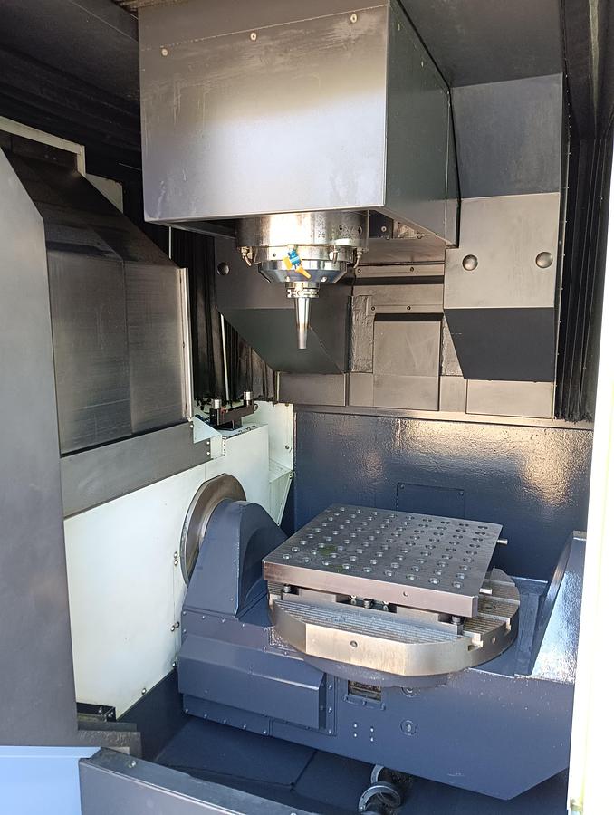 Used CENTRO DE MECANIZADO VERTICAL DE 5 EJES DOOSAN VC 630 5AX (2015)