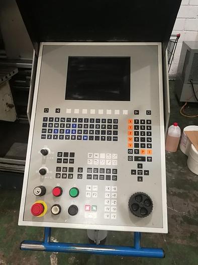 Usado CENTRO DE MECANIZADO VERTICAL MIKRON VCP-800 (Año 2001)