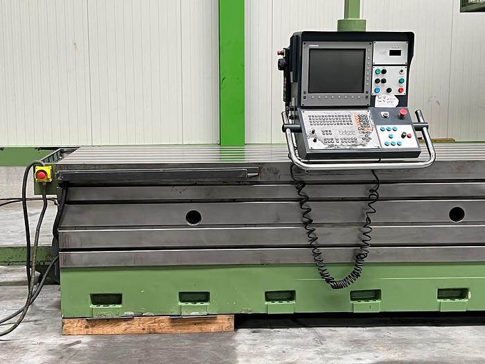 Utilisé Fraiseuse CN à montant mobile CORREA Type L30/58