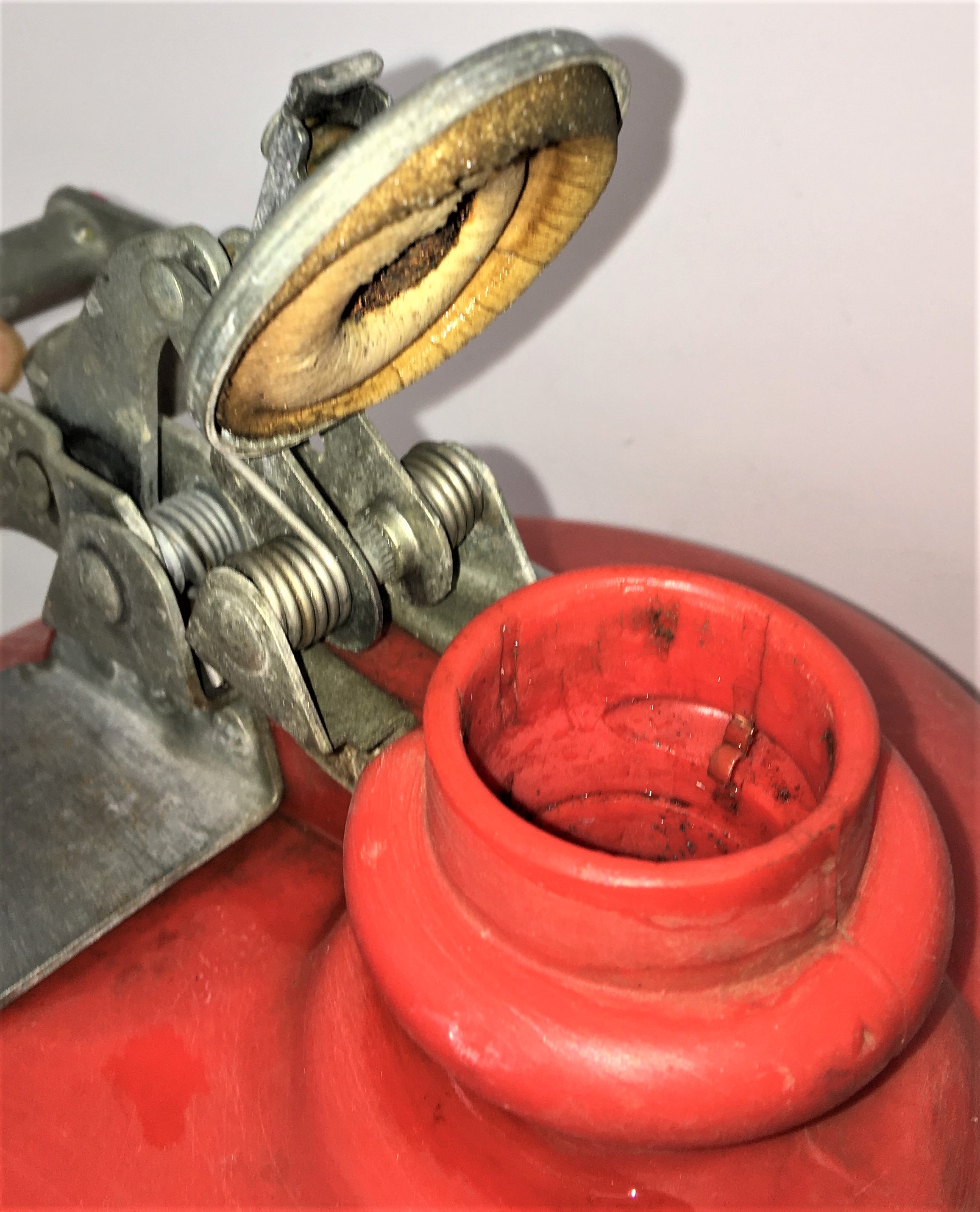 Used Non-Metallic Safety Can for Petroleum Products - 9.4L (2.5 Gallon)