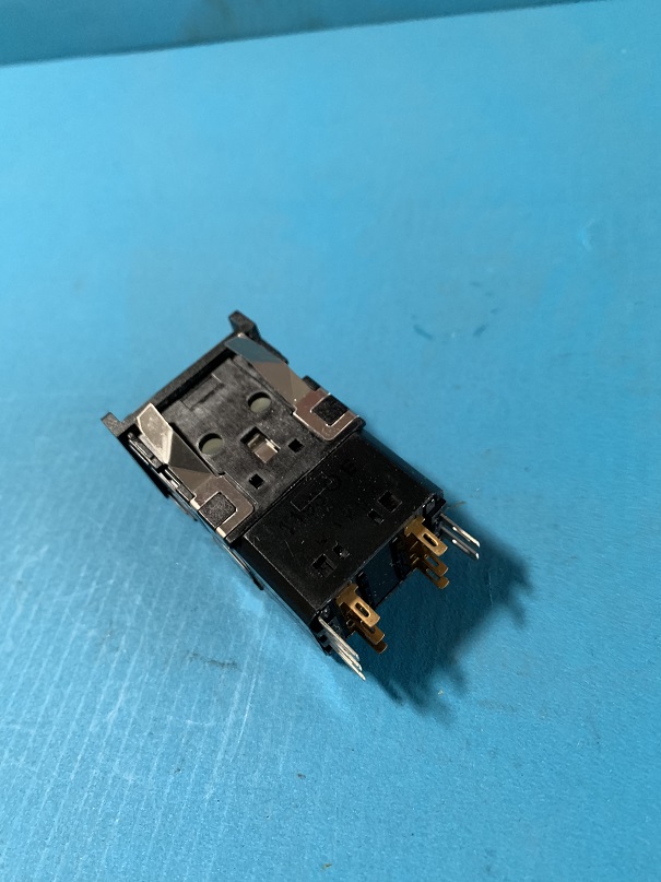 Used Idec Izumi Clear Push Button MCM23D-A20