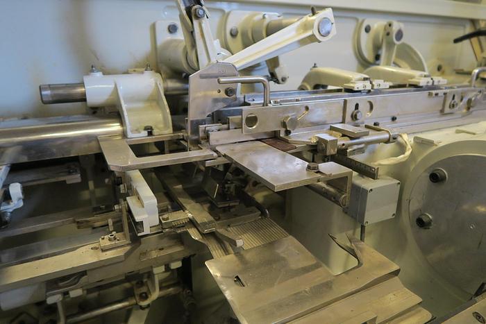 Used SIG CL CHOCOLATE BAR WRAPPER