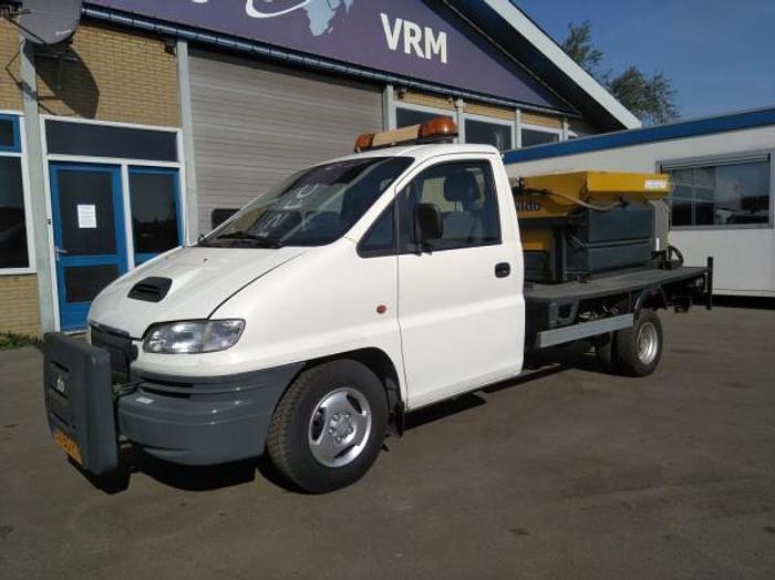 Gebruikt 2005 Hyundai H 200 pickup with spreader Nido stratos B08-15VALN