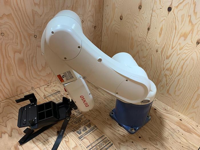 Used DENSO VS-6577M 6 AXIS CNC ROBOT 7 KG X 854MM REACH RC8 CONTROLLER MINT