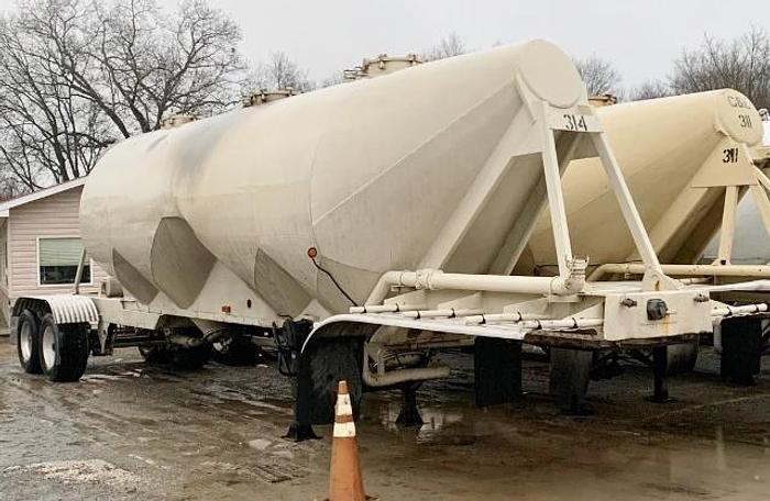 Used 1968 Fruehauf Cement Tankers (2)