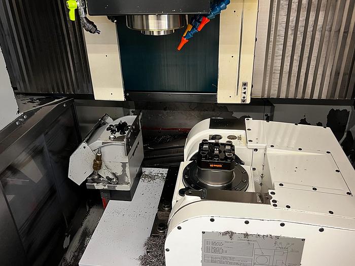 Gebraucht 5 Achsen - High Speed Präzisionsbearbeitungszentrum  MAKINO V22-5XR
