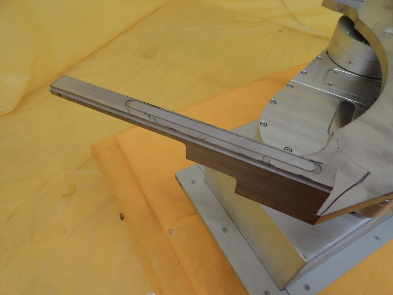 Used KAWASAKI NS110C-B001 Chuckbot Robot 4K192-238-3 NSR-S307E 300mm DUV As-Is