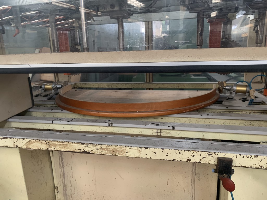 Usato 1996 Foratrice – troncatrice verticale per tavoli