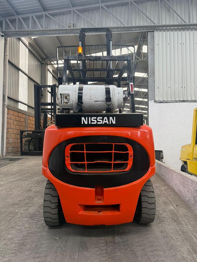 Used 2006 NISSAN F04B40V