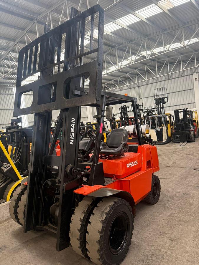 Used 2006 NISSAN F04B40V