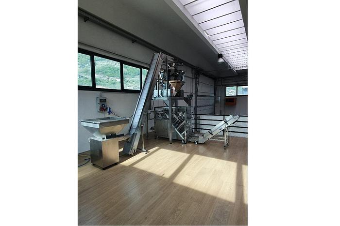 Usato IMPIANTO COMPLETO CON CONFEZIONATRICE VERTICALE INCLINATA ADATTA A PRODOTTI FRAGILI