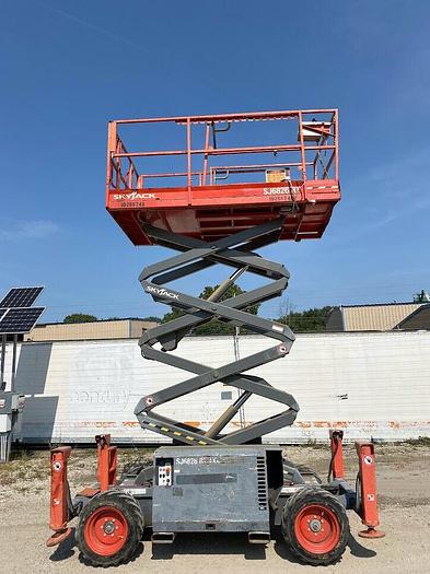 Used 2014 SKYJACK SJ6826RT