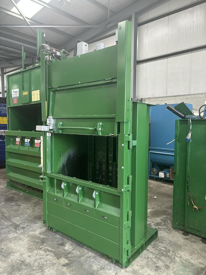 Refurbished Strautmann Bale Press 18