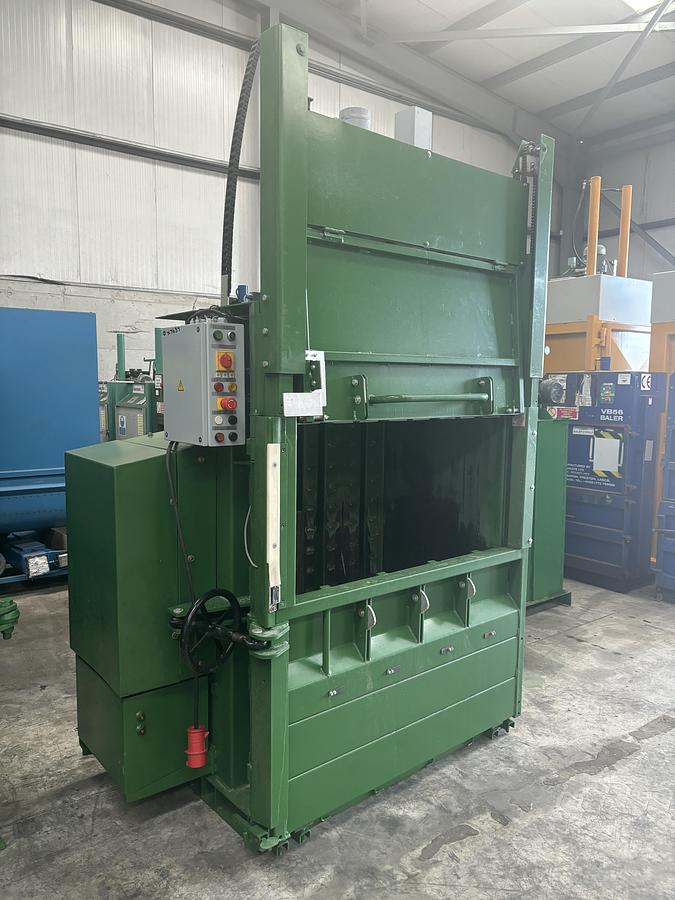 Refurbished Strautmann Bale Press 18