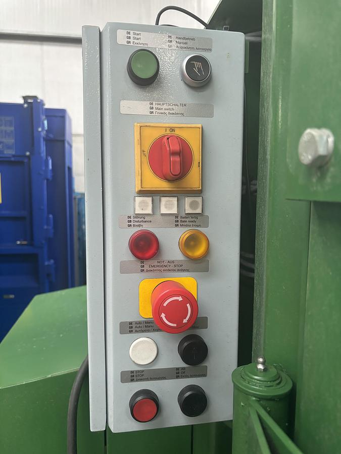 Refurbished Strautmann Bale Press 18