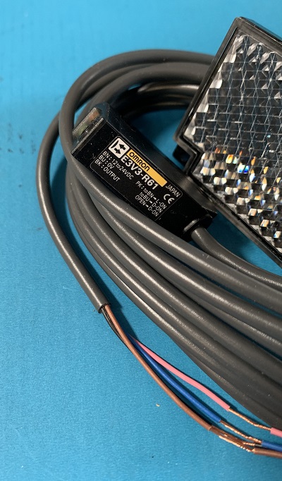 Used Omron Photoelectric Switch E3V3-R61