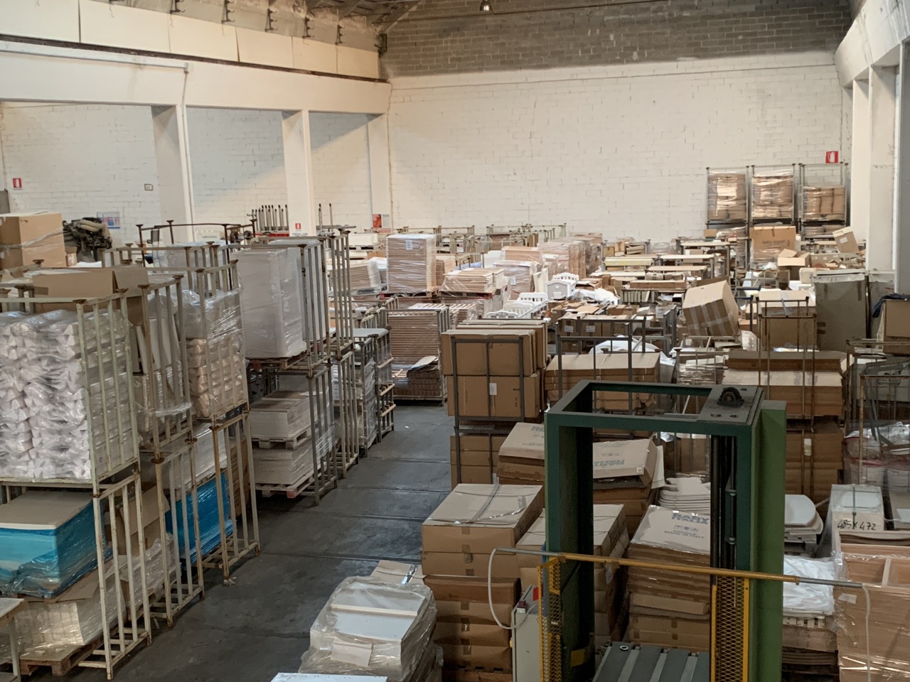 Usato Magazzino completo di una fabbrica di produzione lettini di alta qualità