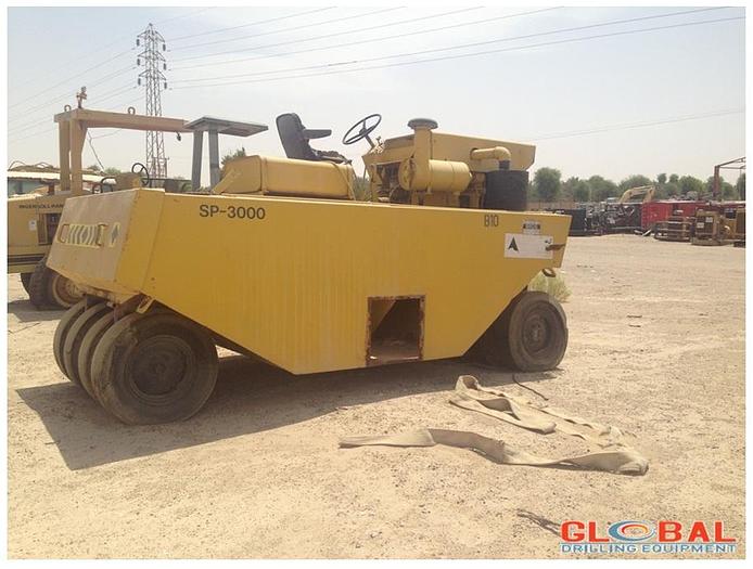 Used Item 0801 : 1978 Bros Pneumatic 9-Tire SP-3000 Roller