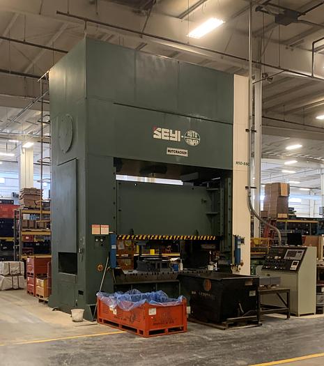 Used 550 ton SEYI 122"x61" SSDC Stamping Press