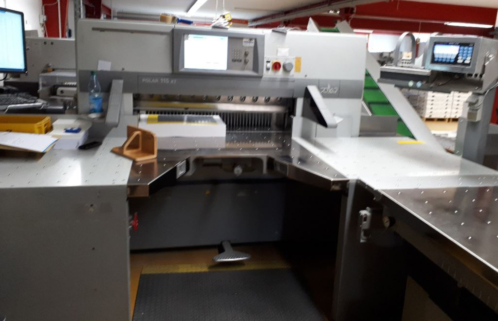 Used Polar 115 XT cutting line with automatic jogger RA4 and two pile lifters LW 10004 and LW 10004EV and optional counting scale 2004