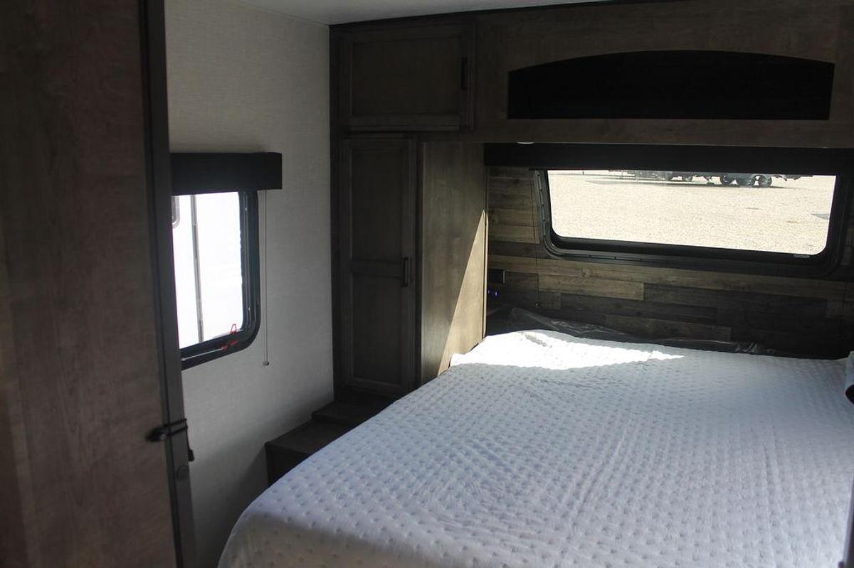 2023 Venture RV Stratus SR291VQB