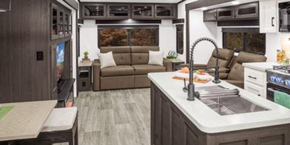 SportTrek Touring Edition Fifth Wheel STTF353VIK