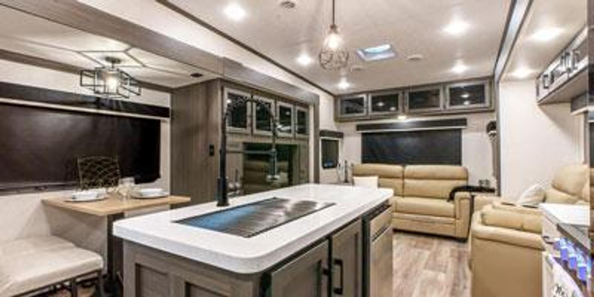 SportTrek Touring Edition Fifth Wheel STTF363VFR