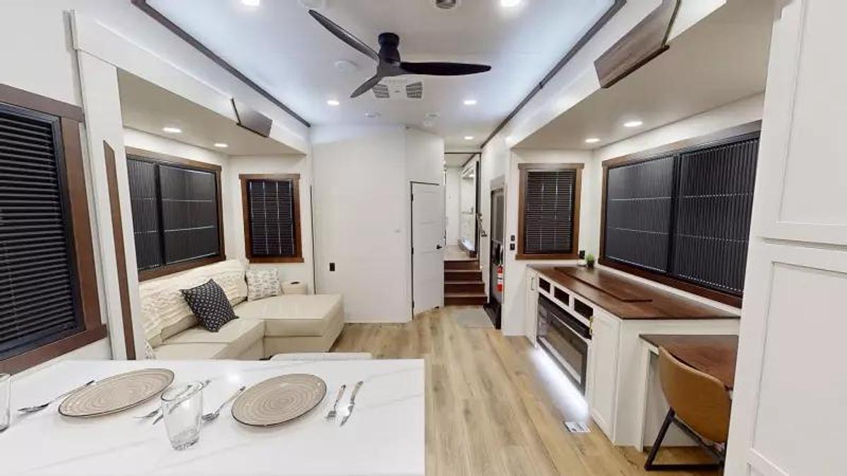 Explore 2027 Fifth Wheels 385RK Floorplan