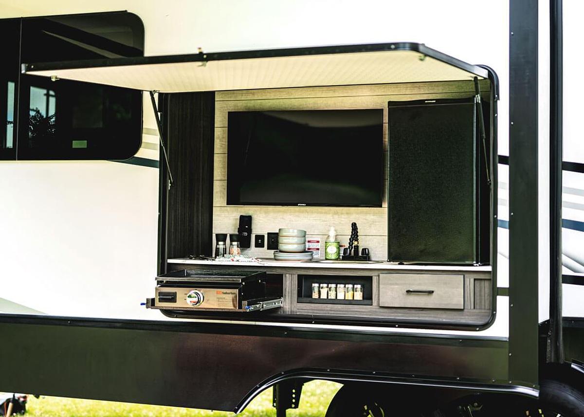 SportTrek Touring Edition Fifth Wheel STTF354VBH