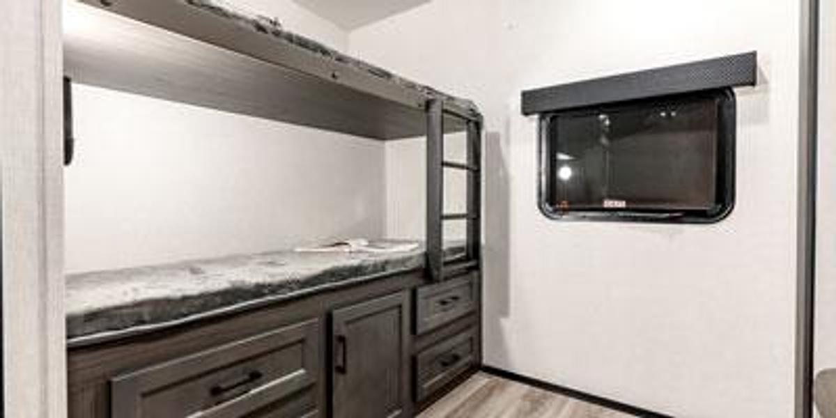 SportTrek Touring Edition Fifth Wheel STTF354VBH