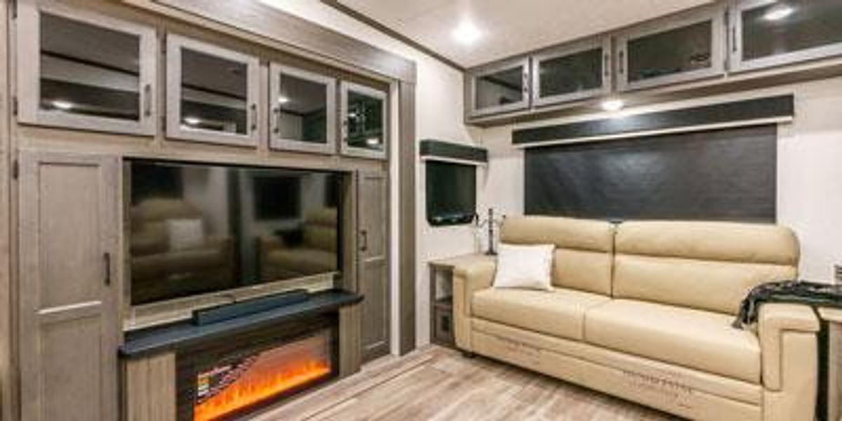 SportTrek Touring Edition Fifth Wheel STTF363VFR