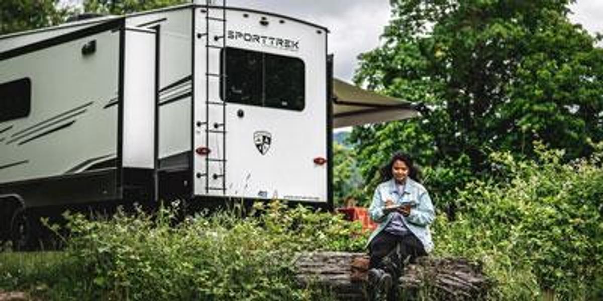 SportTrek Touring Edition Fifth Wheel STTF353VRK