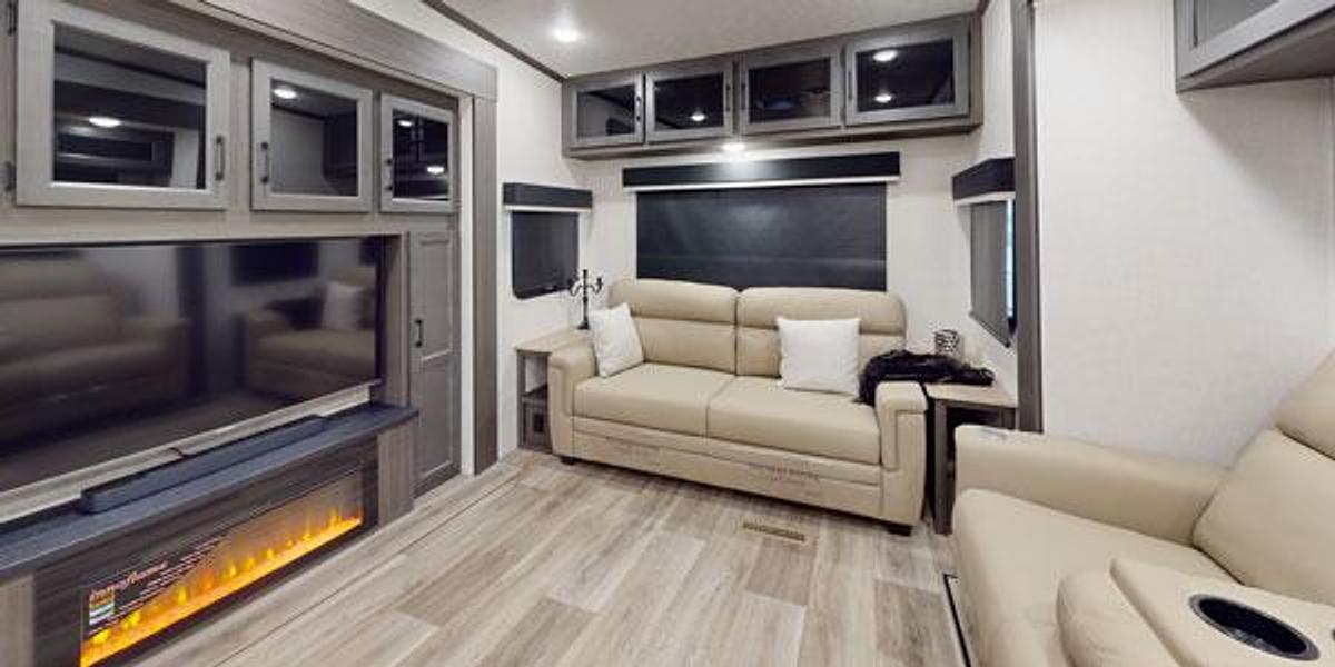 SportTrek Touring Edition Fifth Wheel STTF363VFR