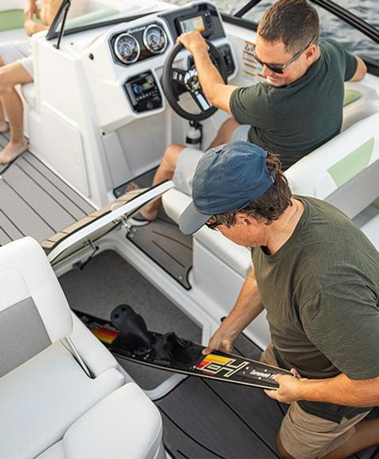 SunDeck 187 Outboard
