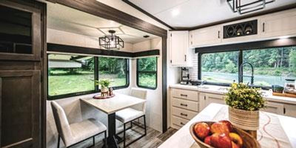 SportTrek Touring Edition Fifth Wheel STTF353VRK