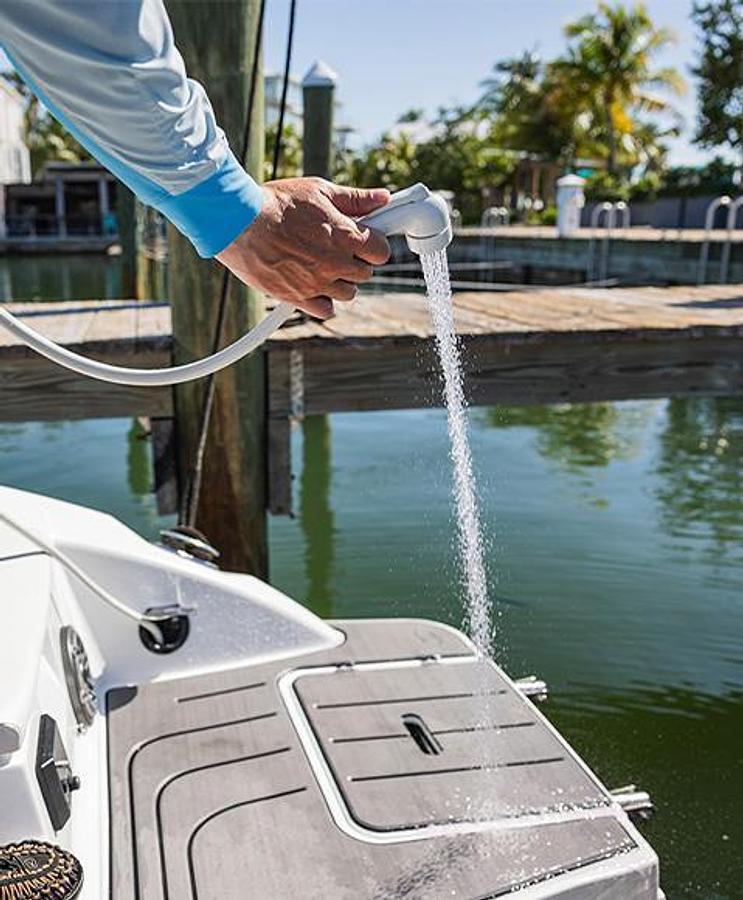 SunDeck 187 Outboard
