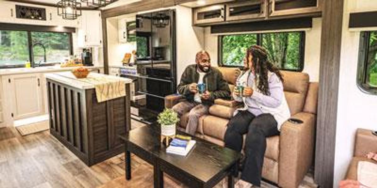 SportTrek Touring Edition Fifth Wheel STTF353VRK
