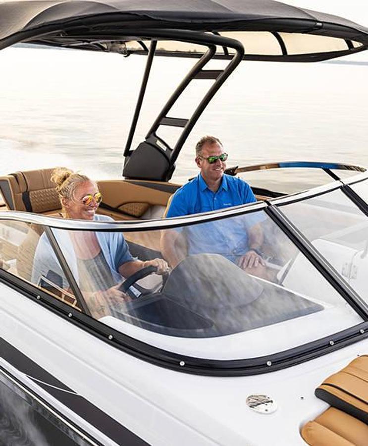 SunDeck 2600 Outboard