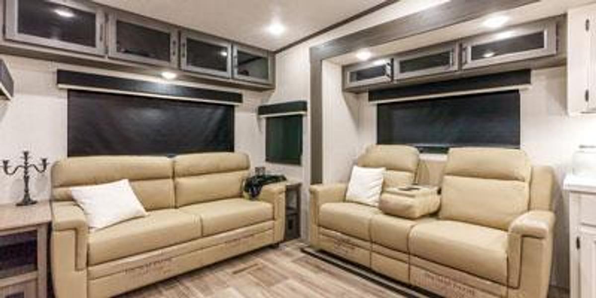 SportTrek Touring Edition Fifth Wheel STTF363VFR