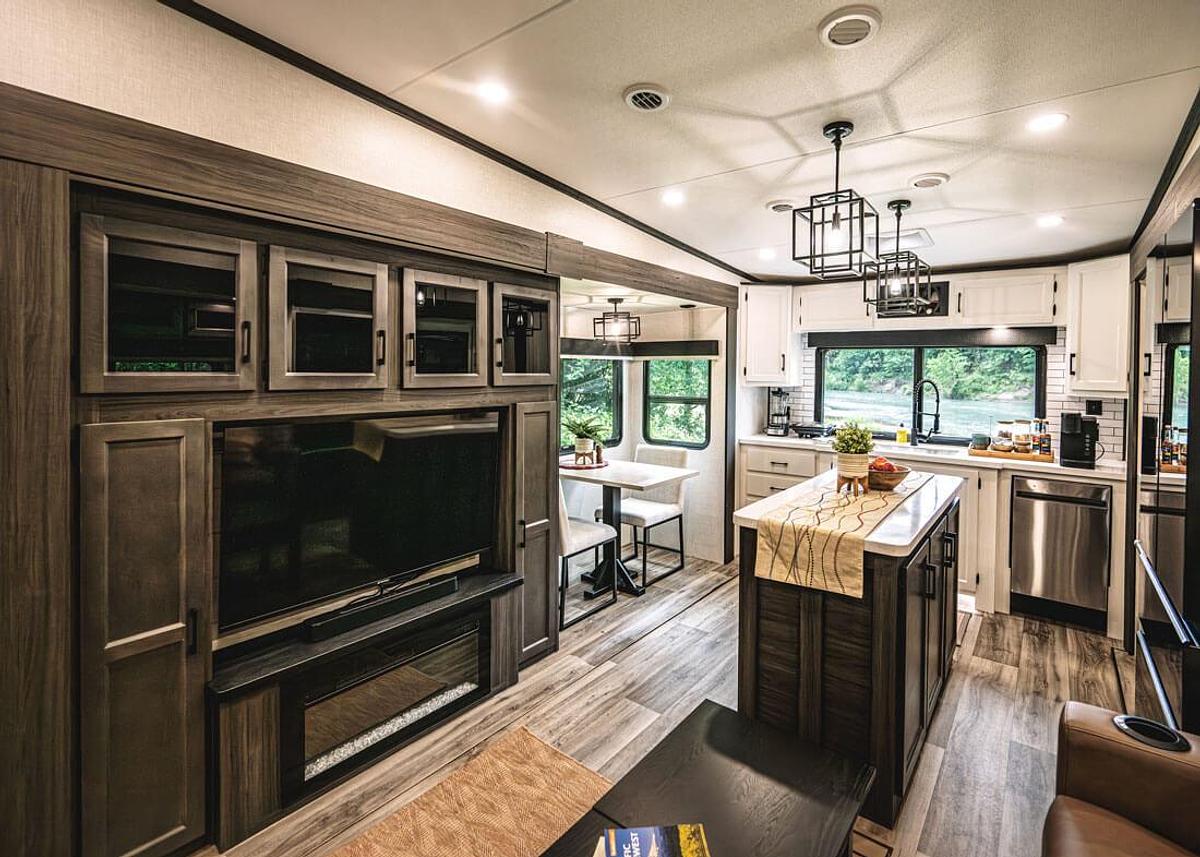 SportTrek Touring Edition Fifth Wheel STTF354VBH