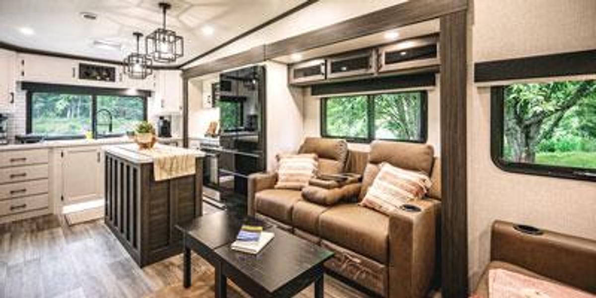 SportTrek Touring Edition Fifth Wheel STTF353VRK